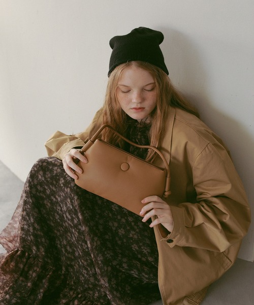 EFOLE(エフォル)の「Padded oneshoulder bag / パデット ワンショルダー バッグ(ショルダーバッグ・レディース・クリーム/ブラック/ベージュ・FREE)」の5枚目の写真