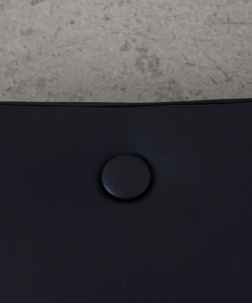 EFOLE(エフォル)の「Padded oneshoulder bag / パデット ワンショルダー バッグ(ショルダーバッグ・レディース・クリーム/ブラック/ベージュ・FREE)」の13枚目の写真