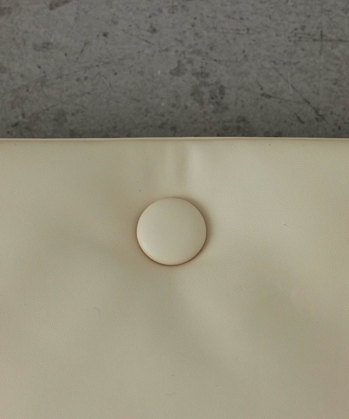 EFOLE(エフォル)の「Padded oneshoulder bag / パデット ワンショルダー バッグ(ショルダーバッグ・レディース・クリーム/ブラック/ベージュ・FREE)」の15枚目の写真