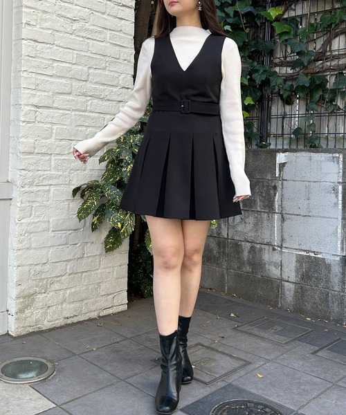 INGNI（イング）の「共ベルト付BOXプリーツジャンスカ（ジャンパースカート・レディース・ブラック/グレー・M）」の6枚目の写真