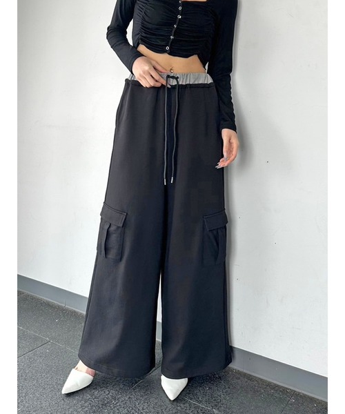 EGOIST(エゴイスト)の「コントラストトリムスウェットカーゴパンツ(カーゴパンツ・レディース・ブラック/グレー・FREE)」の1枚目の写真