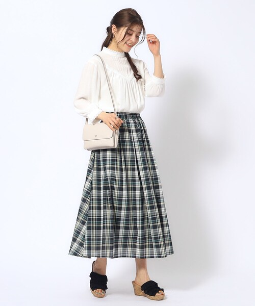 SHOO・LA・RUE（シューラルー）の「◆履き心地ふかふか フリルウェッジソールサンダル（サンダル・レディース・ブラウン系その他/ブラック/イエロー・45/35）」の10枚目の写真