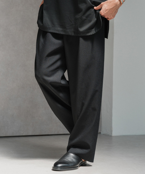 EDIFICE（エディフィス）の「SAP ドットエアー ストレッチ 1タックイージーパンツ（スラックス・メンズ・ライトグレー/ブラック/チャコールグレー・LARGE/MEDIUM/SMALL）」の2枚目の写真