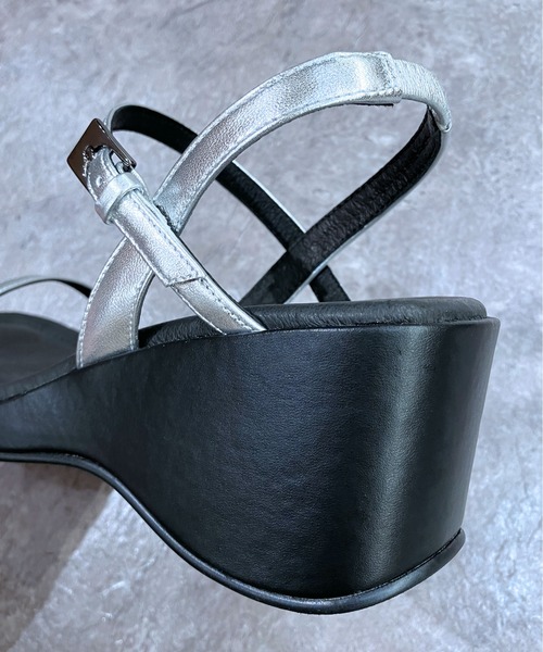 enchanted(エンチャンテッド)の「《APOM》本革ストラッピーウェッジソールサンダル(サンダル・レディース・ブラック/シルバー・40/39/38/37/36/35)」の7枚目の写真