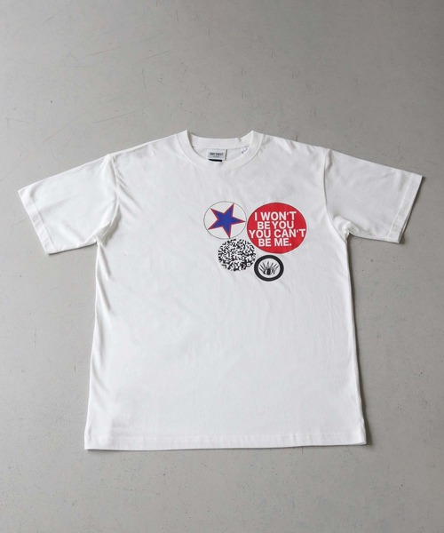 UNIT CHEST（ユニットチェスト）の「【UNIT CHEST】unique unisex T-shirt　OIF designer eggs コラボT 缶バッチ風Tシャツ by MARI ENOMOTO（Tシャツ/カットソー・メンズ・ブラック/ホワイト・L/M/S）」の4枚目の写真