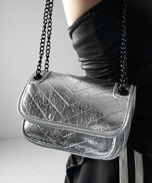 me+em select(ミームセレクト)の「※※【 2color 】メタリックフェイクレザーフラップミニショルダーバッグ / Metallic fake leather flap mini shoulder bag(ショルダーバッグ・レディース・シルバー/ブラック・FREE)」の1枚目の写真