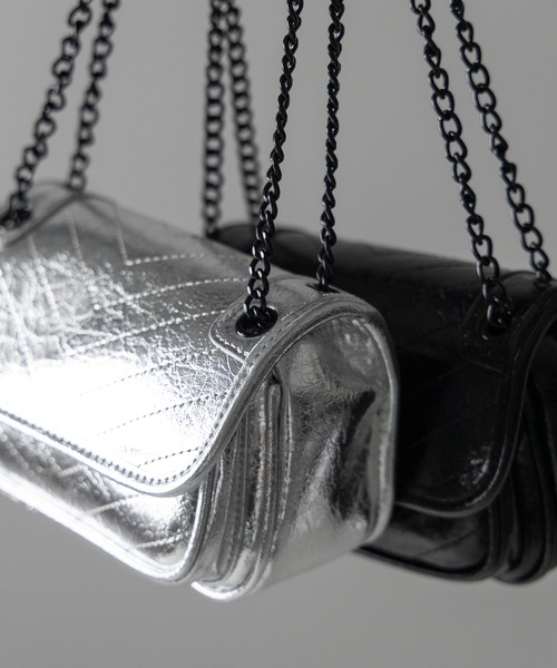 me+em select(ミームセレクト)の「※※【 2color 】メタリックフェイクレザーフラップミニショルダーバッグ / Metallic fake leather flap mini shoulder bag(ショルダーバッグ・レディース・シルバー/ブラック・FREE)」の7枚目の写真