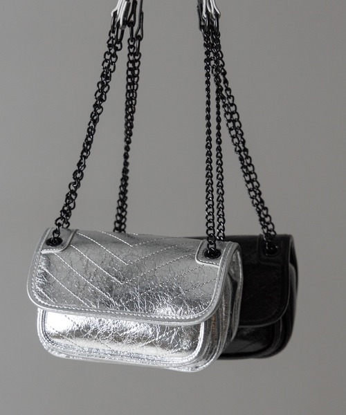me+em select(ミームセレクト)の「※※【 2color 】メタリックフェイクレザーフラップミニショルダーバッグ / Metallic fake leather flap mini shoulder bag(ショルダーバッグ・レディース・シルバー/ブラック・FREE)」の3枚目の写真