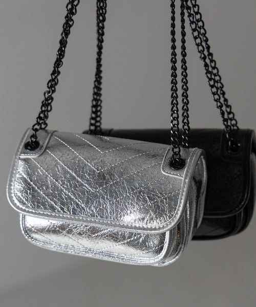 me+em select(ミームセレクト)の「※※【 2color 】メタリックフェイクレザーフラップミニショルダーバッグ / Metallic fake leather flap mini shoulder bag(ショルダーバッグ・レディース・シルバー/ブラック・FREE)」の6枚目の写真