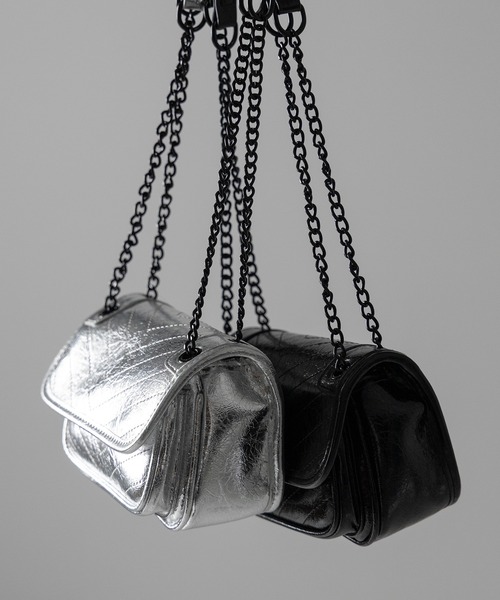 me+em select(ミームセレクト)の「※※【 2color 】メタリックフェイクレザーフラップミニショルダーバッグ / Metallic fake leather flap mini shoulder bag(ショルダーバッグ・レディース・シルバー/ブラック・FREE)」の5枚目の写真