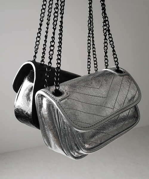 me+em select(ミームセレクト)の「※※【 2color 】メタリックフェイクレザーフラップミニショルダーバッグ / Metallic fake leather flap mini shoulder bag(ショルダーバッグ・レディース・シルバー/ブラック・FREE)」の4枚目の写真