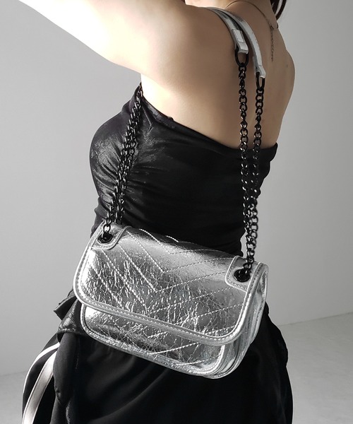 me+em select(ミームセレクト)の「※※【 2color 】メタリックフェイクレザーフラップミニショルダーバッグ / Metallic fake leather flap mini shoulder bag(ショルダーバッグ・レディース・シルバー/ブラック・FREE)」の9枚目の写真