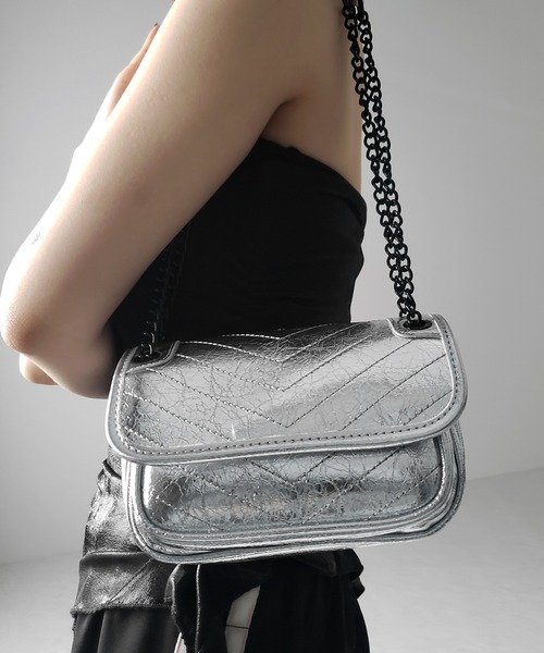 me+em select(ミームセレクト)の「※※【 2color 】メタリックフェイクレザーフラップミニショルダーバッグ / Metallic fake leather flap mini shoulder bag(ショルダーバッグ・レディース・シルバー/ブラック・FREE)」の11枚目の写真