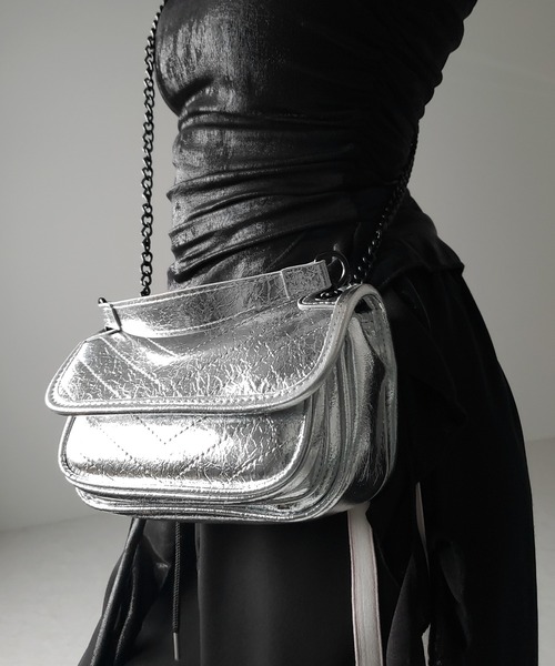 me+em select(ミームセレクト)の「※※【 2color 】メタリックフェイクレザーフラップミニショルダーバッグ / Metallic fake leather flap mini shoulder bag(ショルダーバッグ・レディース・シルバー/ブラック・FREE)」の12枚目の写真