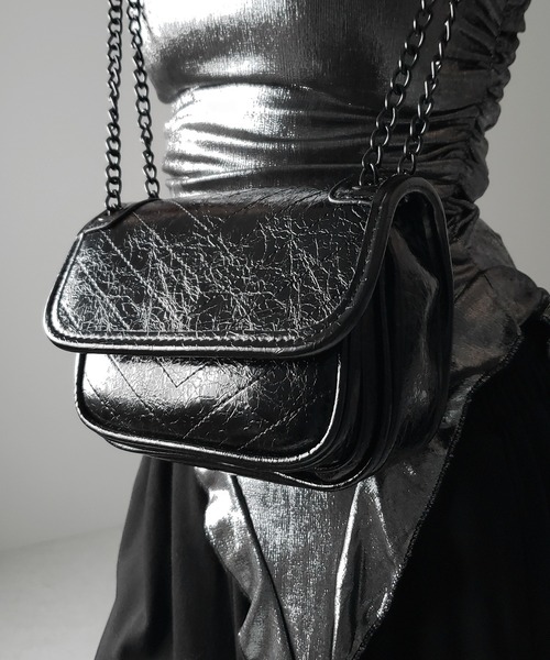 me+em select(ミームセレクト)の「※※【 2color 】メタリックフェイクレザーフラップミニショルダーバッグ / Metallic fake leather flap mini shoulder bag(ショルダーバッグ・レディース・シルバー/ブラック・FREE)」の17枚目の写真