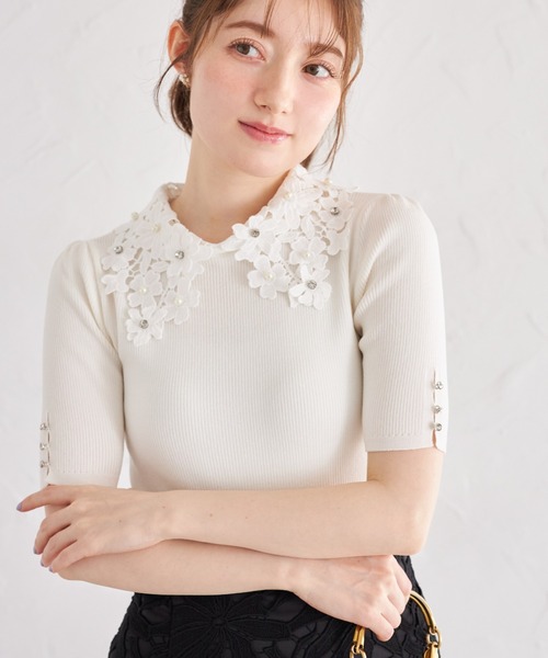 tocco closet(トッコ クローゼット)の「2WAYフラワーレース襟付きリブニットプルオーバー(ニット/セーター・レディース・モカ/チャコール/ブラック/ネイビー/オフホワイト・M)」の1枚目の写真