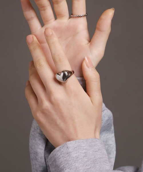 LHME（エルエイチエムイー）の「【WEB限定】“Moment”プランプハートリング/サージカルステンレス（金属アレルギー対応）【LHME / エルエイチエムイー】（リング・レディース・シルバー・13号/15号/11号）」の6枚目の写真