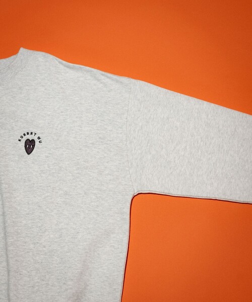 FREAK'S STORE(フリークスストア)の「Kurt Wu/カート ウー 別注 two side warm heart 刺繍CREW SWEAT/刺繍デザイン クルーネックスウェット(スウェット・メンズ・ホワイト/ブラック/グレー/ブラウン・X-LARGE/LARGE/MEDIUM)」の9枚目の写真