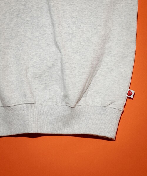 FREAK'S STORE(フリークスストア)の「Kurt Wu/カート ウー 別注 two side warm heart 刺繍CREW SWEAT/刺繍デザイン クルーネックスウェット(スウェット・メンズ・ホワイト/ブラック/グレー/ブラウン・X-LARGE/LARGE/MEDIUM)」の10枚目の写真