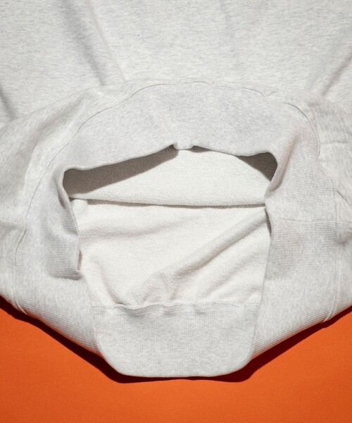 FREAK'S STORE(フリークスストア)の「Kurt Wu/カート ウー 別注 two side warm heart 刺繍CREW SWEAT/刺繍デザイン クルーネックスウェット(スウェット・メンズ・ホワイト/ブラック/グレー/ブラウン・X-LARGE/LARGE/MEDIUM)」の12枚目の写真