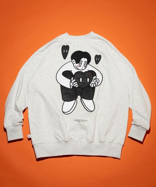 FREAK'S STORE(フリークスストア)の「Kurt Wu/カート ウー 別注 two side warm heart 刺繍CREW SWEAT/刺繍デザイン クルーネックスウェット(スウェット・メンズ・ホワイト/ブラック/グレー/ブラウン・X-LARGE/LARGE/MEDIUM)」の13枚目の写真
