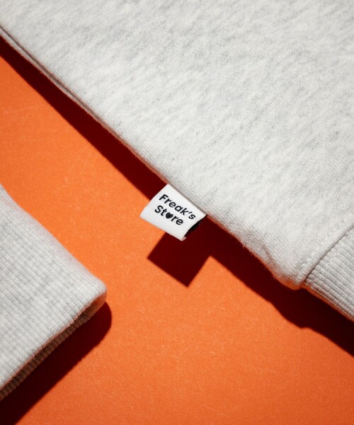 FREAK'S STORE(フリークスストア)の「Kurt Wu/カート ウー 別注 two side warm heart 刺繍CREW SWEAT/刺繍デザイン クルーネックスウェット(スウェット・メンズ・ホワイト/ブラック/グレー/ブラウン・X-LARGE/LARGE/MEDIUM)」の14枚目の写真
