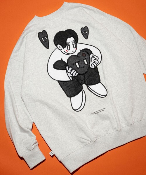 FREAK'S STORE(フリークスストア)の「Kurt Wu/カート ウー 別注 two side warm heart 刺繍CREW SWEAT/刺繍デザイン クルーネックスウェット(スウェット・メンズ・ホワイト/ブラック/グレー/ブラウン・X-LARGE/LARGE/MEDIUM)」の16枚目の写真