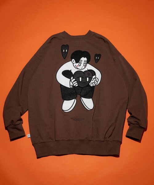 FREAK'S STORE(フリークスストア)の「Kurt Wu/カート ウー 別注 two side warm heart 刺繍CREW SWEAT/刺繍デザイン クルーネックスウェット(スウェット・メンズ・ホワイト/ブラック/グレー/ブラウン・X-LARGE/LARGE/MEDIUM)」の17枚目の写真