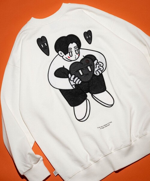 FREAK'S STORE(フリークスストア)の「Kurt Wu/カート ウー 別注 two side warm heart 刺繍CREW SWEAT/刺繍デザイン クルーネックスウェット(スウェット・メンズ・ホワイト/ブラック/グレー/ブラウン・X-LARGE/LARGE/MEDIUM)」の19枚目の写真