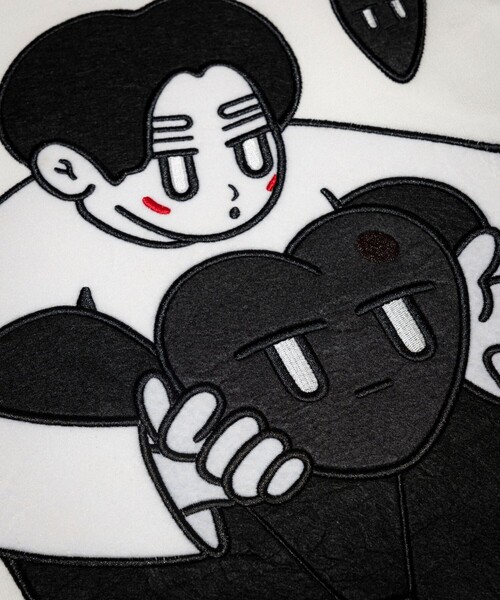 FREAK'S STORE(フリークスストア)の「Kurt Wu/カート ウー 別注 two side warm heart 刺繍CREW SWEAT/刺繍デザイン クルーネックスウェット(スウェット・メンズ・ホワイト/ブラック/グレー/ブラウン・X-LARGE/LARGE/MEDIUM)」の20枚目の写真