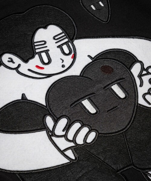 FREAK'S STORE(フリークスストア)の「Kurt Wu/カート ウー 別注 two side warm heart 刺繍CREW SWEAT/刺繍デザイン クルーネックスウェット(スウェット・メンズ・ホワイト/ブラック/グレー/ブラウン・X-LARGE/LARGE/MEDIUM)」の22枚目の写真