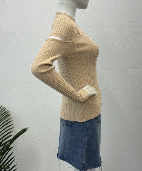 Miniministore(ミニミニストア)の「肌見せニットトップス 韓国風タイトニット(ニット/セーター・レディース・ベージュ/ブラウン/ブラック・FREE)」の14枚目の写真