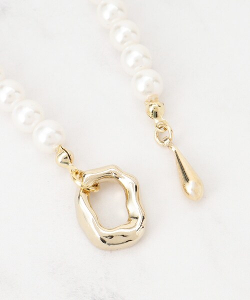 SHOO・LA・RUE（シューラルー）の「◆パール調Y字ネックレス（ネックレス・レディース・シルバー/ゴールド・00）」の4枚目の写真