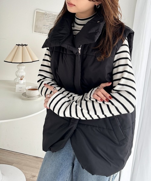 classicalelf（クラシカルエルフ）の「おしゃれ偏差値をUP。裾ドロストスタンドネック中綿ダウンベスト（ダウンベスト・レディース・ブラック/ライトグレー・MEDIUM/LARGE）」の3枚目の写真