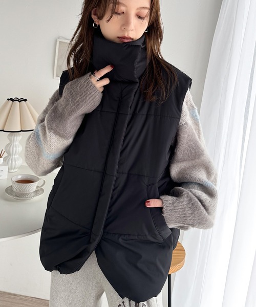 classicalelf（クラシカルエルフ）の「おしゃれ偏差値をUP。裾ドロストスタンドネック中綿ダウンベスト（ダウンベスト・レディース・ブラック/ライトグレー・MEDIUM/LARGE）」の5枚目の写真