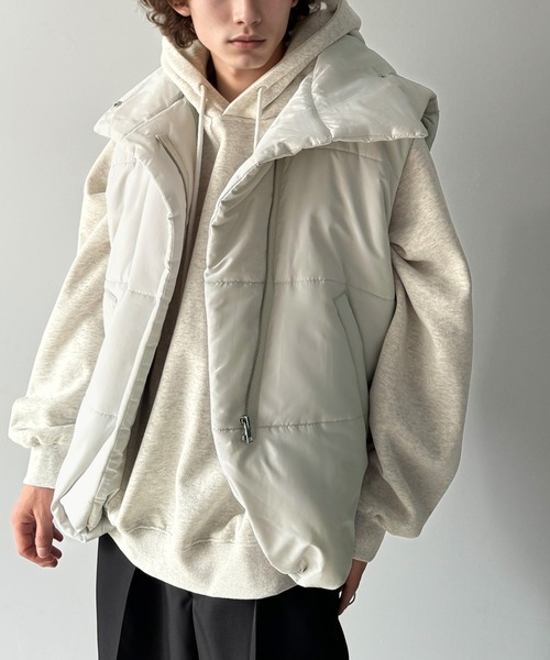 classicalelf（クラシカルエルフ）の「おしゃれ偏差値をUP。裾ドロストスタンドネック中綿ダウンベスト（ダウンベスト・レディース・ブラック/ライトグレー・MEDIUM/LARGE）」の15枚目の写真