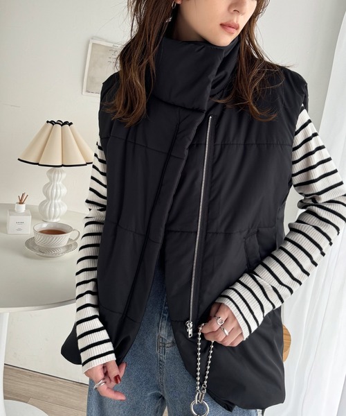 classicalelf（クラシカルエルフ）の「おしゃれ偏差値をUP。裾ドロストスタンドネック中綿ダウンベスト（ダウンベスト・レディース・ブラック/ライトグレー・MEDIUM/LARGE）」の18枚目の写真