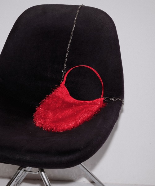 ADAM ET ROPE'(アダムエロペ)の「【サステナブル】フリンジミニチェーンバッグ(ショルダーバッグ・レディース・オフホワイト/レッド/ブラウン・FREE)」の1枚目の写真