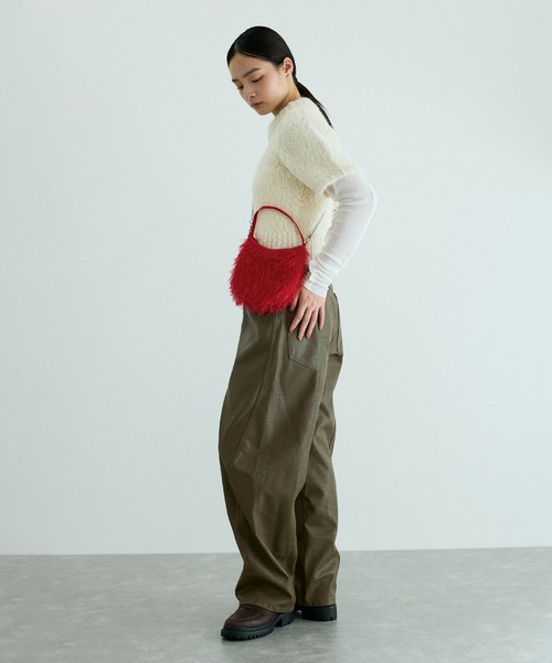 ADAM ET ROPE'(アダムエロペ)の「【サステナブル】フリンジミニチェーンバッグ(ショルダーバッグ・レディース・オフホワイト/レッド/ブラウン・FREE)」の5枚目の写真