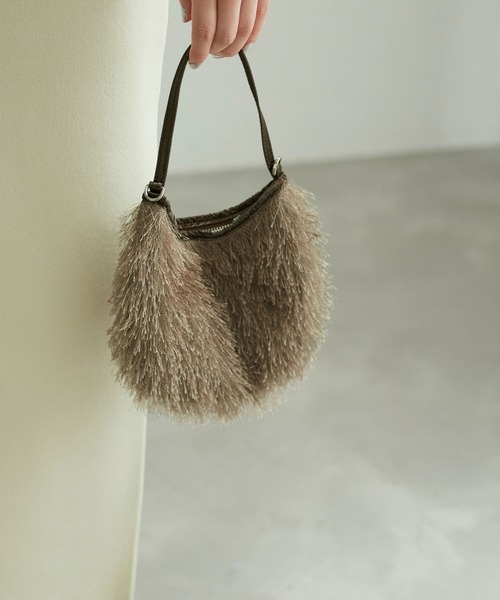 ADAM ET ROPE'(アダムエロペ)の「【サステナブル】フリンジミニチェーンバッグ(ショルダーバッグ・レディース・オフホワイト/レッド/ブラウン・FREE)」の10枚目の写真