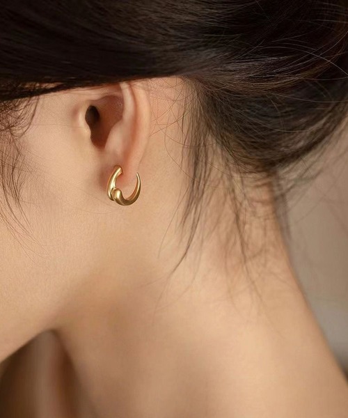 LA VORAGINE（ラ ヴォラジネ）の「アレルギー対応フープイヤリング（イヤリング・レディース・シルバー/ゴールド・FREE）」の4枚目の写真