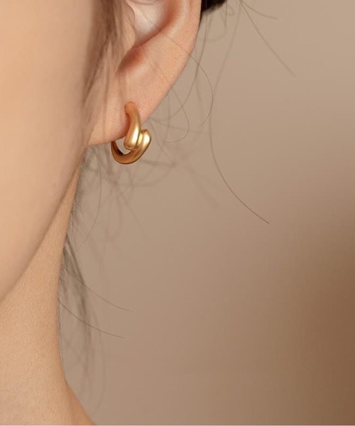 LA VORAGINE（ラ ヴォラジネ）の「アレルギー対応フープイヤリング（イヤリング・レディース・シルバー/ゴールド・FREE）」の5枚目の写真