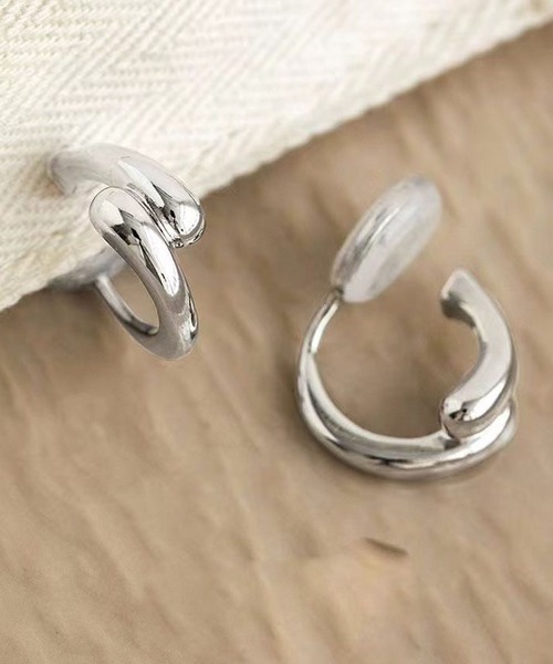 LA VORAGINE（ラ ヴォラジネ）の「アレルギー対応フープイヤリング（イヤリング・レディース・シルバー/ゴールド・FREE）」の7枚目の写真