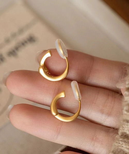 LA VORAGINE（ラ ヴォラジネ）の「アレルギー対応フープイヤリング（イヤリング・レディース・シルバー/ゴールド・FREE）」の8枚目の写真