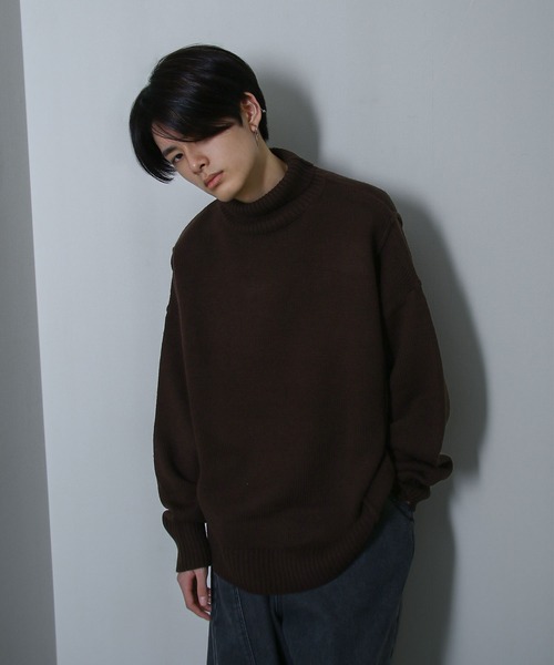 NILWAY(ニルウェイ)の「ライン オーバー ハイネック ニット(ニット/セーター・メンズ・チャコール/ブラウン/グリーン/アイボリー/ブラック・MEDIUM/LARGE)」の4枚目の写真