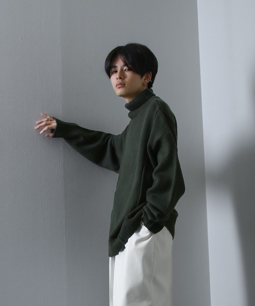 NILWAY(ニルウェイ)の「ライン オーバー ハイネック ニット(ニット/セーター・メンズ・チャコール/ブラウン/グリーン/アイボリー/ブラック・MEDIUM/LARGE)」の19枚目の写真