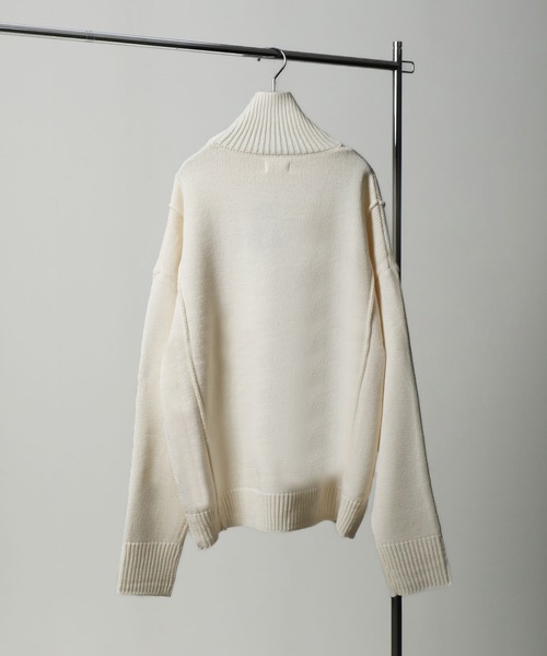 NILWAY(ニルウェイ)の「ライン オーバー ハイネック ニット(ニット/セーター・メンズ・チャコール/ブラウン/グリーン/アイボリー/ブラック・MEDIUM/LARGE)」の11枚目の写真