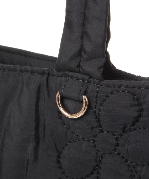 tiny tiny（ティニーティニー）の「フラワーキルトトートバッグM[tiny tiny(ティニーティニー)]（トートバッグ・レディース・ブラック/アイボリー/レッド/ライトブルー・0）」の15枚目の写真