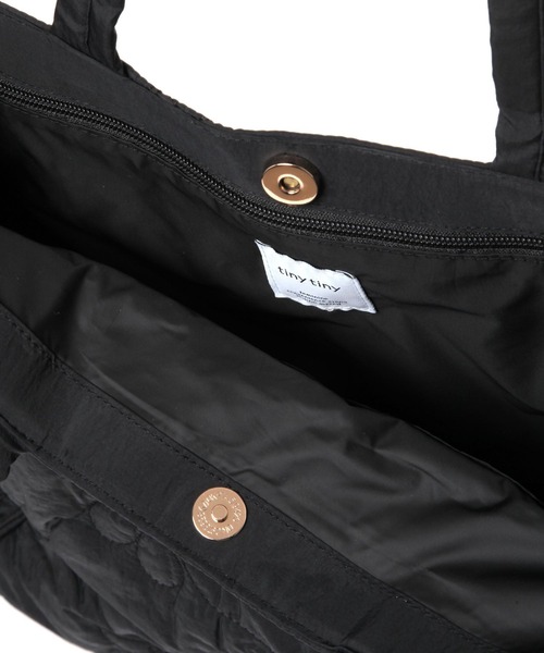 tiny tiny（ティニーティニー）の「フラワーキルトトートバッグM[tiny tiny(ティニーティニー)]（トートバッグ・レディース・ブラック/アイボリー/レッド/ライトブルー・0）」の16枚目の写真