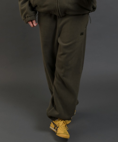 MUHET(ミュエータ)の「【セットアップ可能】フリースイージーパンツ(その他パンツ・レディース・ネイビー/カーキ/チャコールグレー・MEDIUM/LARGE/SMALL)」の1枚目の写真